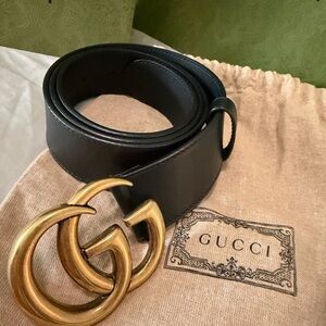 Gucci Black Leather Belt with Gold GG Buckle